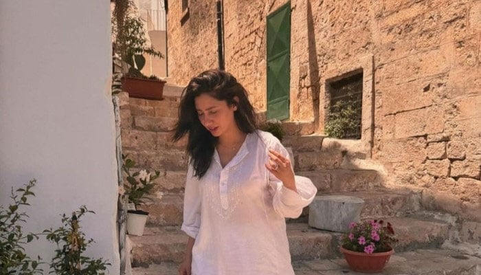 Mahira Khan updates her travel diaries in plain white kurta set