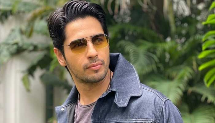 Sidharth Malhotra warns fans to ‘fraudulent activities’ under his name