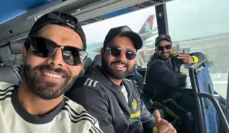 بھارتی ٹیم کا شاندار استقبال، کھلاڑی بھنگڑے ڈالنے سے خود کو نہ روک سکے