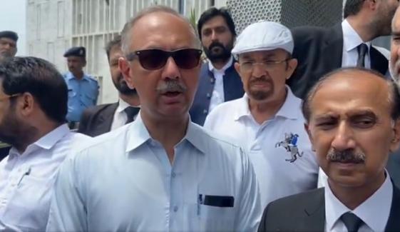 ’ڈی سی اسلام آباد بتا دیں کس کے اشارے پر چل رہے ہیں؟‘