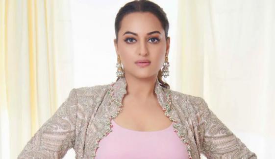 سوناکشی اور لو سنہا میں تناؤ پر اداکارہ کی مبہم پوسٹ