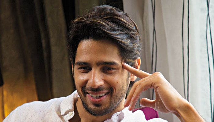 Sidharth Malhotra pays tribute to late Captain Batra