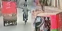 پشاور میں رکشہ سوار خاتون پر تیزاب پھینک دیا گیا