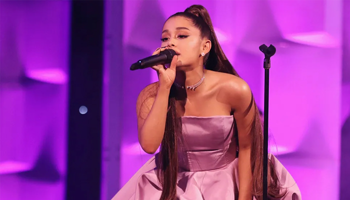 Ariana Grande plans mini tour between Wicked releases