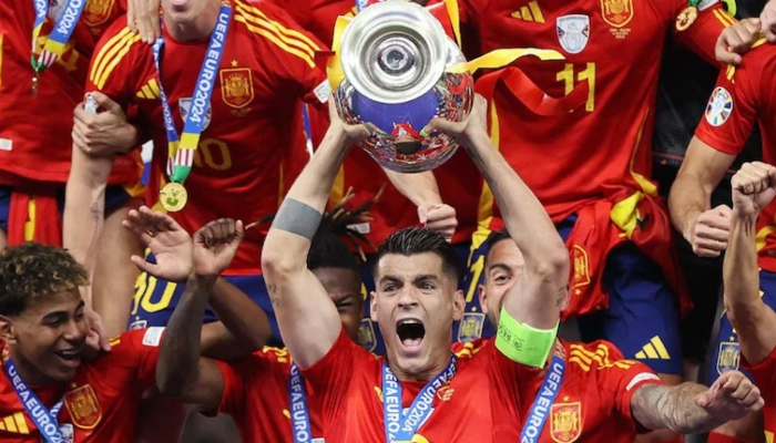 Royal Family joins Spains footballers in celebration after heartbreaking defeat of England
