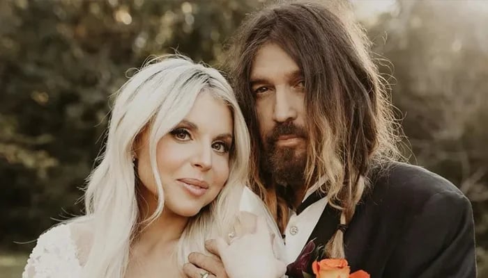 Billy Ray Cyrus halts Fireroses use of his credit cards amid divorce