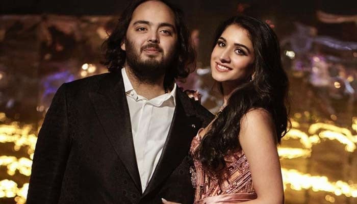 nant Ambani and Radhika Merchant rub shoulders with the likes of a Mysore cafe owner after tying the knot