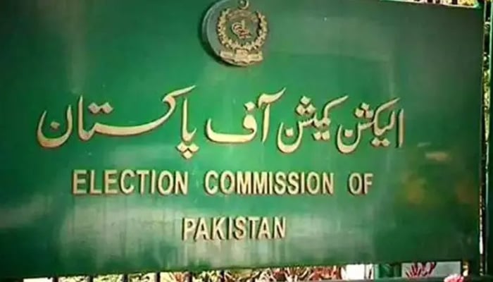 تحریک انصاف نے 38 آزاد اراکینِ قومی اسمبلی کی فہرست الیکشن کمیشن میں جمع کرا دی