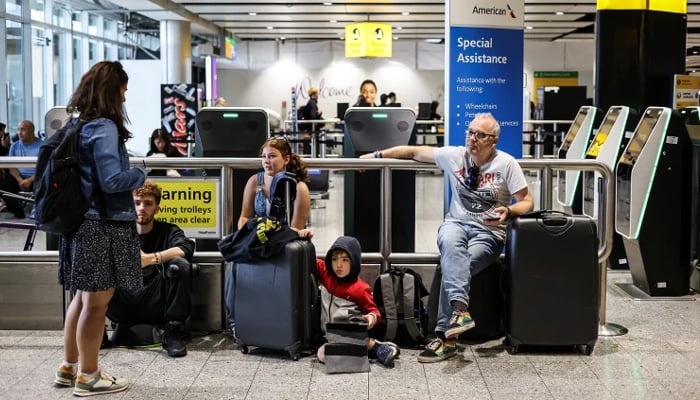 برطانیہ میں پروازوں کی تاخیر اور منسوخی کا خدشہ