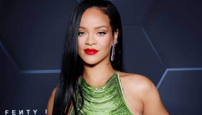 Rihanna stunned her fans with latest fashion transformation