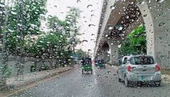 کراچی: رات میں بھی وقفے وقفے سے بارش جاری رہنے کا امکان