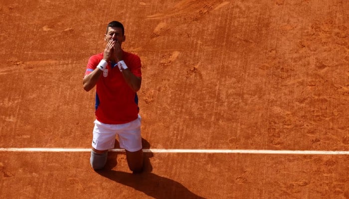 Novak Djokovic defeats Carlos Alcaraz to earn first Olympic gold