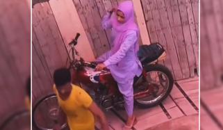 نڈر خاتون کی موت کے کنویں میں موٹر بائیک چلاتے ویڈیو وائرل 