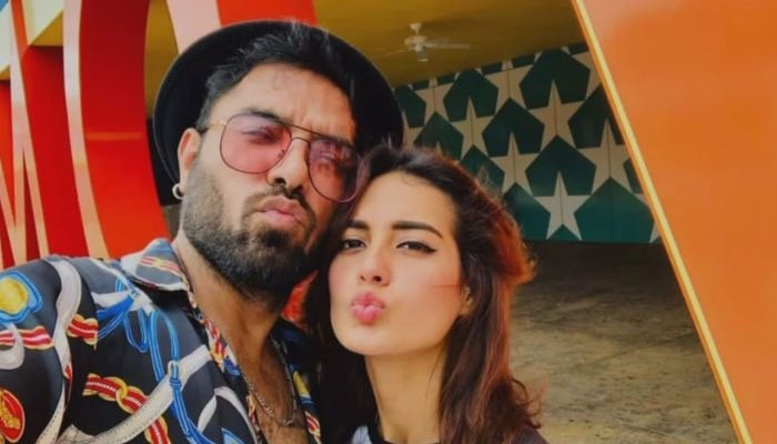 Iqra Aziz and Yasir Hussain spend quality time together as a couple