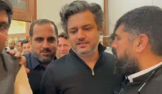 بانی پی ٹی آئی تک رسائی نہ ملنے پر حماد اظہر پارٹی عہدے سے مستعفی