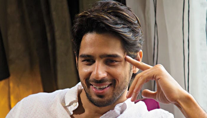 Sidharth Malhotra essayed the role of Captain Vikram Batra in Shershaah opposite his real wife Kiara Advani