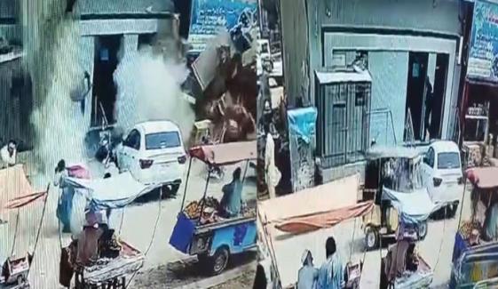 کراچی: نئی سبزی منڈی کے قریب نالے میں دھماکا، ویڈیو آ گئی