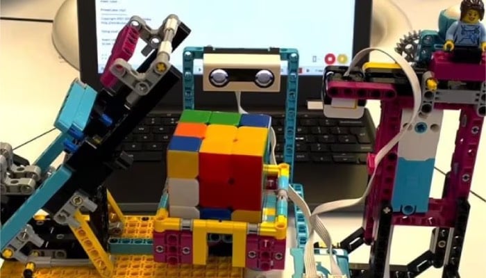 13-year-old boy builds impressive Lego robot that easily solves any Rubiks cube