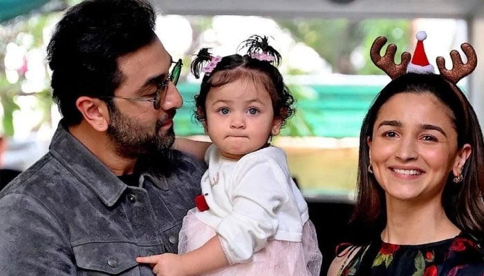 The Kapoor fam-jam at the airport was captured by the paparazzi