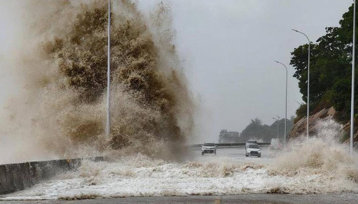 چین میں 75 سال کے طاقتور ترین طوفان سے تباہی