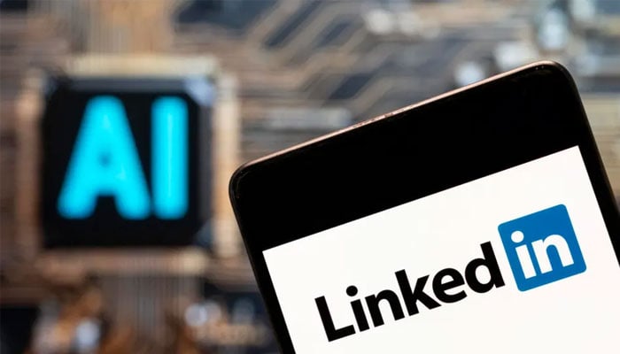 LinkedIn halts use of UK users data for AI training