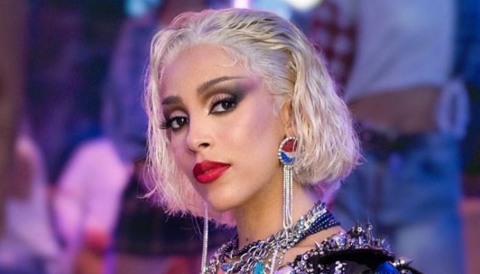 Doja Cat makes special urge to fans amid her music performance