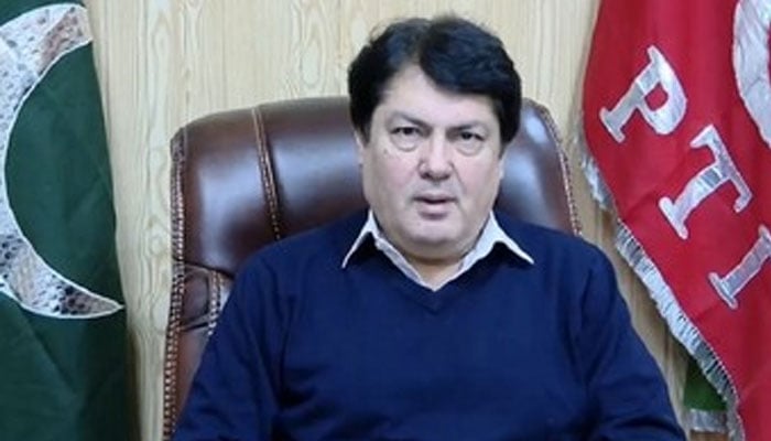 مشیرِ اطلاعات خیبر پختون خوا بیرسٹر محمد علی سیف ـــ فائل فوٹو