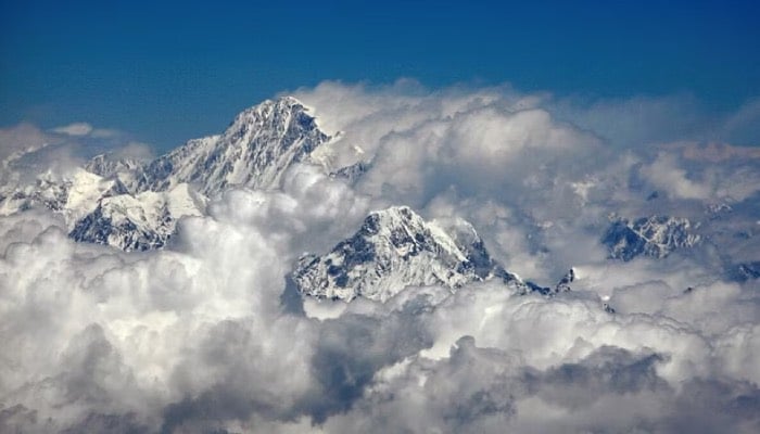 How the Arun river makes Mount Everest taller each year?