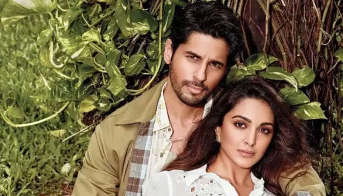 Lovebirds Kiara Advani and Sidharth Malhotra are having a gala time roaming around in a foreign land