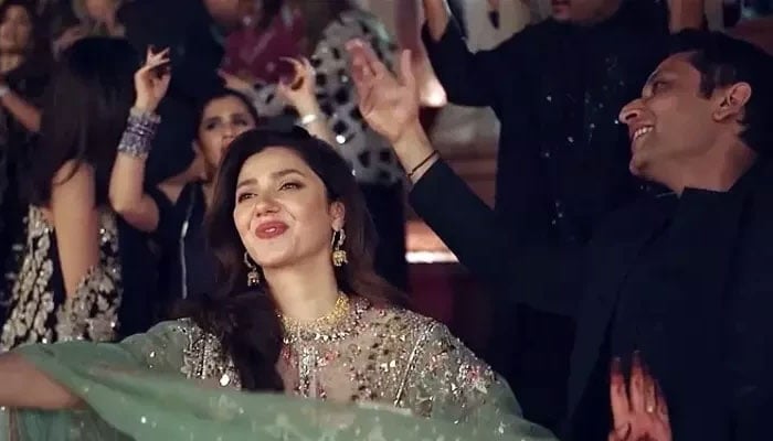 Mahira Khan graced the Hum Style Awards with her husband Salim Karim