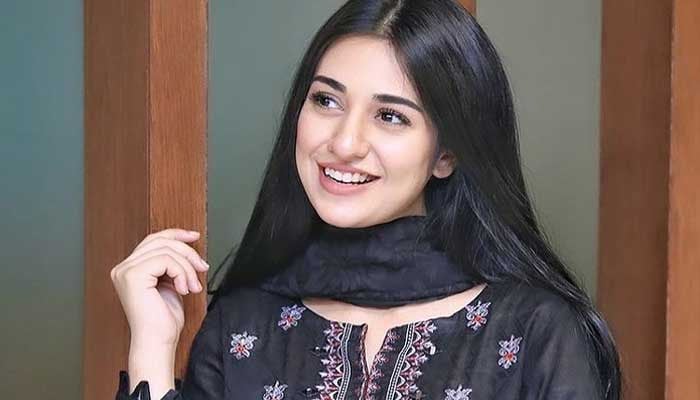 Sabaat actress Sarah Khan shares rare photos featuring her new character