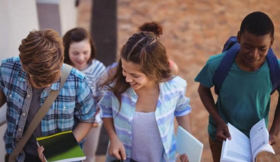 مستقبل کی خوشی کیلئے نوعمری میں دوستیاں اہم