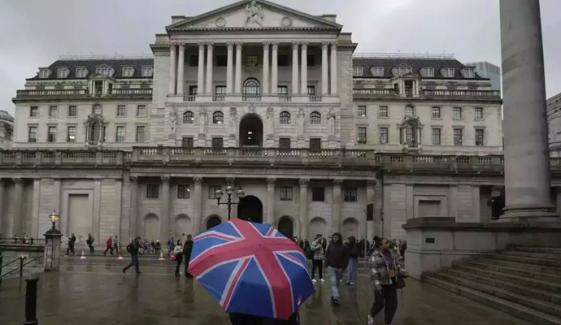 برطانیہ میں مہنگائی کی شرح گر گئی، قیمتیں کم نہ ہوئیں