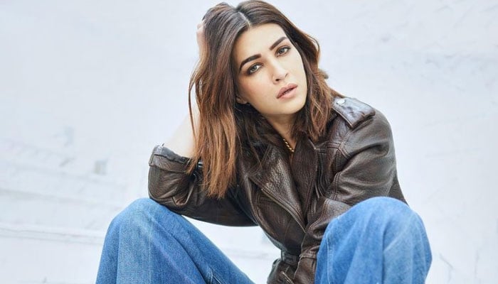 Kriti Sanon felicitated with Bazaar Women of the Year Awards