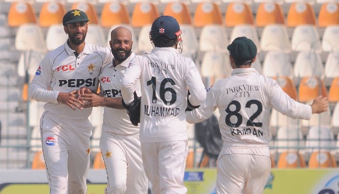 Final showdown between Pakistan and England will decide the winner of three-match series