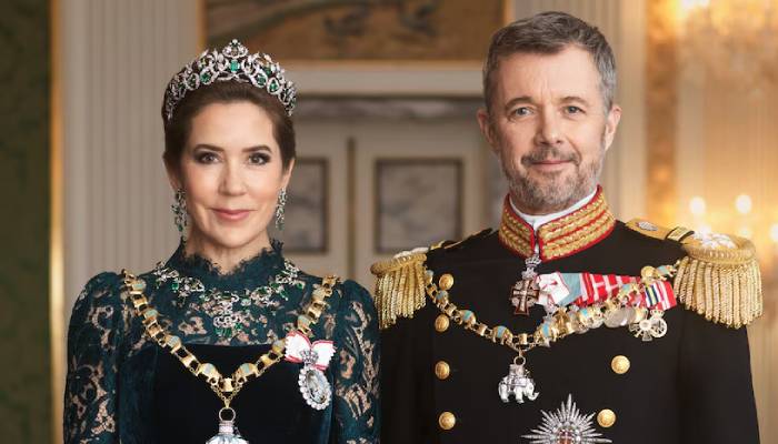 King Frederik gives new tension to Queen Mary