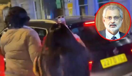 پی ٹی آئی ورکرز کا قاضی فائز عیسی کی گاڑی پر حملہ، ویڈیو وائرل