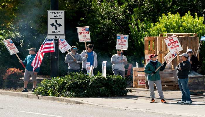 U.S. job market gains at risk amid hurricanes, strike before elections