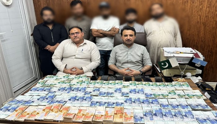 کراچی، ایف آئی اے کی حوالہ ہنڈی ڈیلرز کے خلاف کارروائی، 5 ملزمان گرفتار