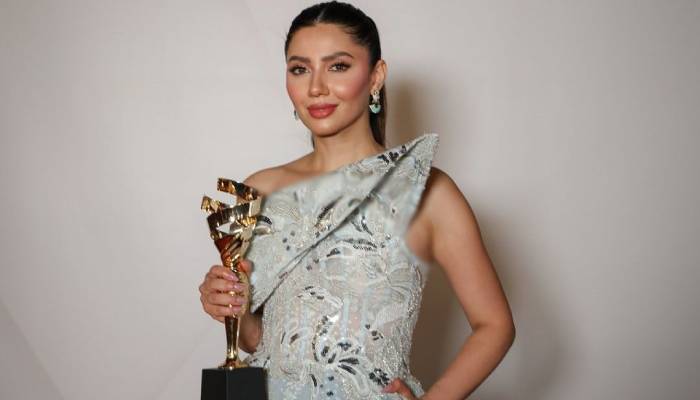 Mahira Khan wins Lifetime Achievement Award by UK Parliament