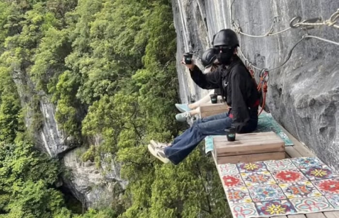 Cliffhanger Coffee of China: Adventurer descends 426- feet for $56 cup