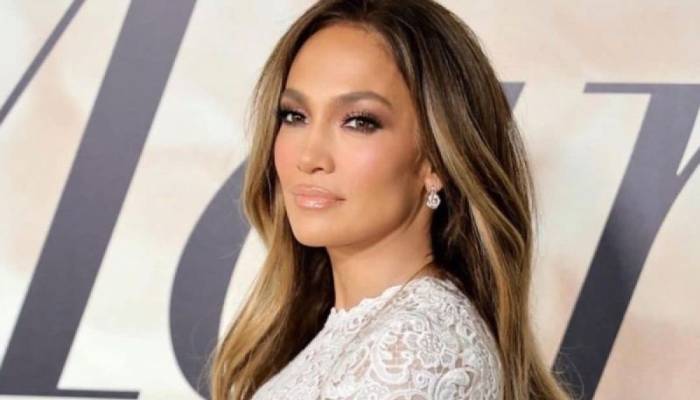 Jennifer Lopez flaunts abs in jaw-dropping look at ‘Wicked’ premiere