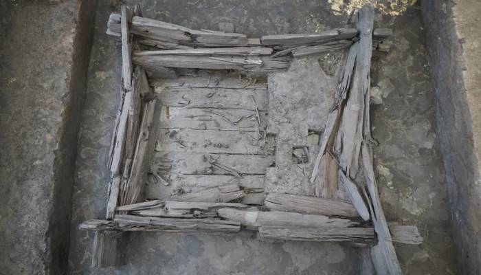 2,600-year-old wooden burial chamber