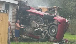  تیز رفتاری کار اُڑتی ہوئی گھر میں جا گھسی، ویڈیو وائرل