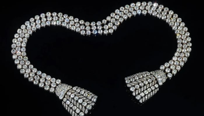 Marie Antoinettes scandalous diamond necklace auctioned for $4.8M