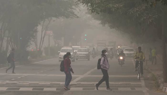 Delhi shuts primary schools as smog levels soar 50 times above safe limit