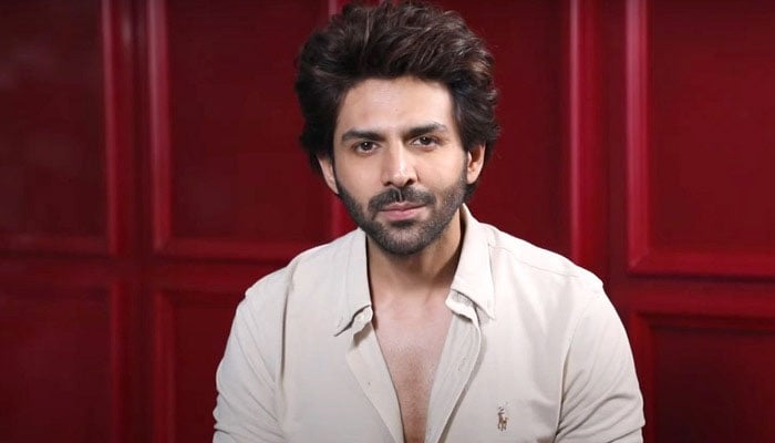 Kartik Aaryan meets young fans at Bhool Bhulaiyaa 3 special screening