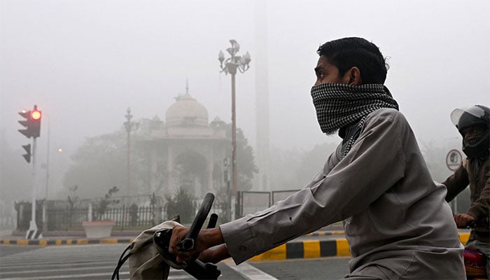 پنجاب میں اسموگ میں واضح کمی آگئی،  لاہوریوں نے 2 ہفتے بعد سورج کو دیکھا