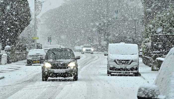 Met Office issues new speed limits and safety tips for UK drivers amid snowfall