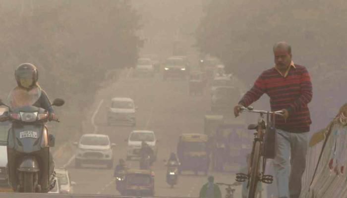 Delhi enforces strict measures on traffic and construction amid rising smog levels